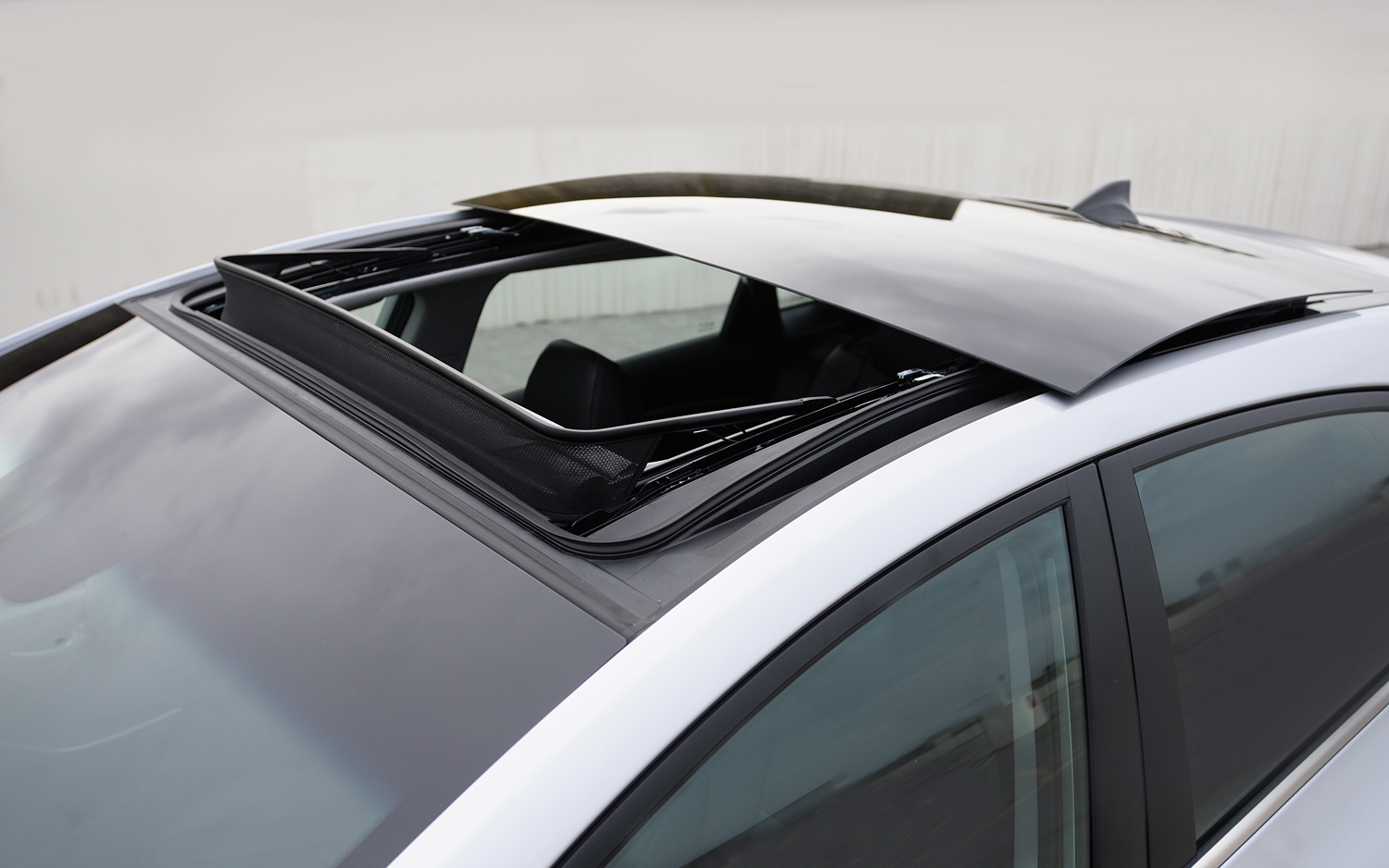Common car sunroof problems and sunroof maintenance