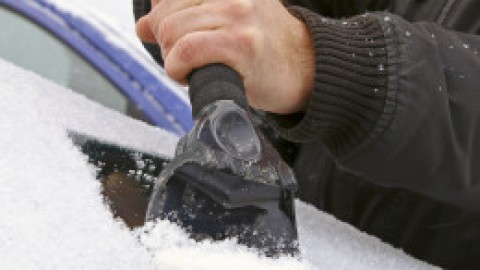 How to Protect Your Windshield against Snow & Ice