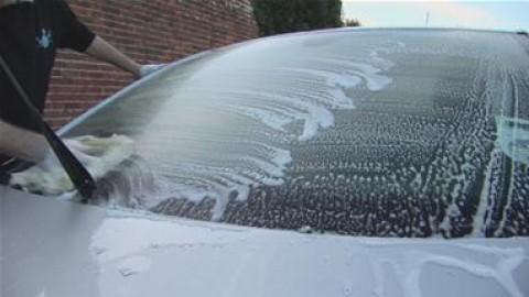 How to clean and protect your auto windshield