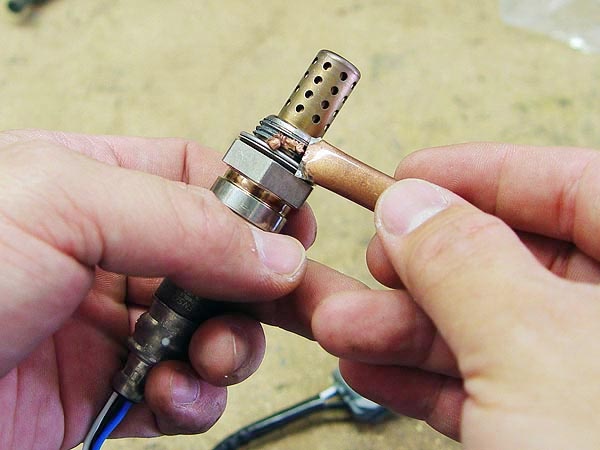 How to clean and test car oxygen sensors