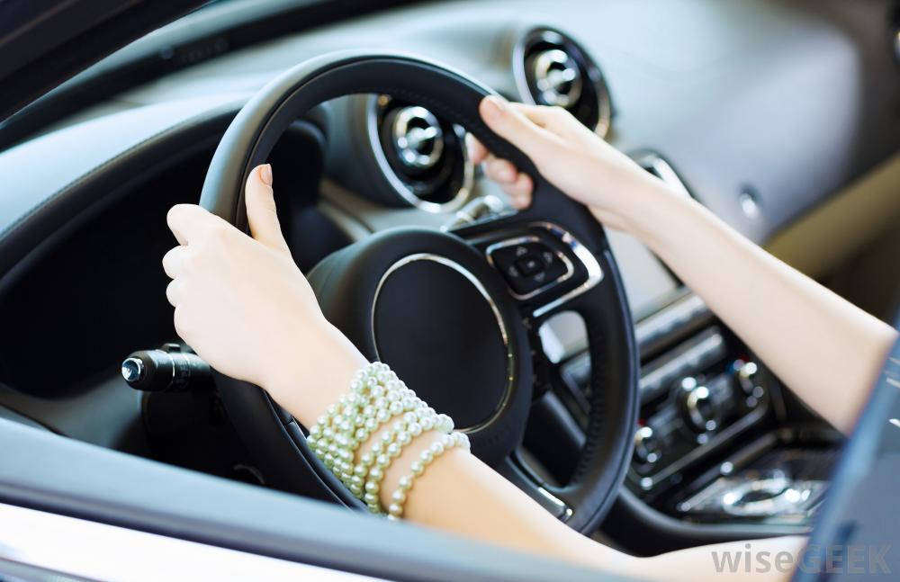 What Causes a Shaking Steering Wheel?