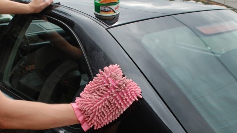 Car paint protection: natural wax vs. polymer sealant