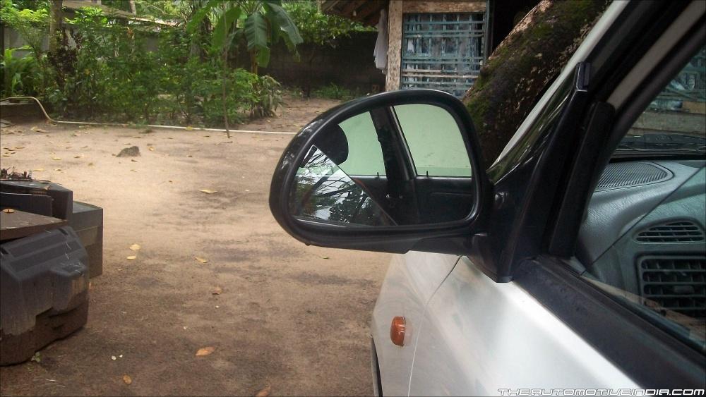 Detailed instructions on car rear-view mirror replacement