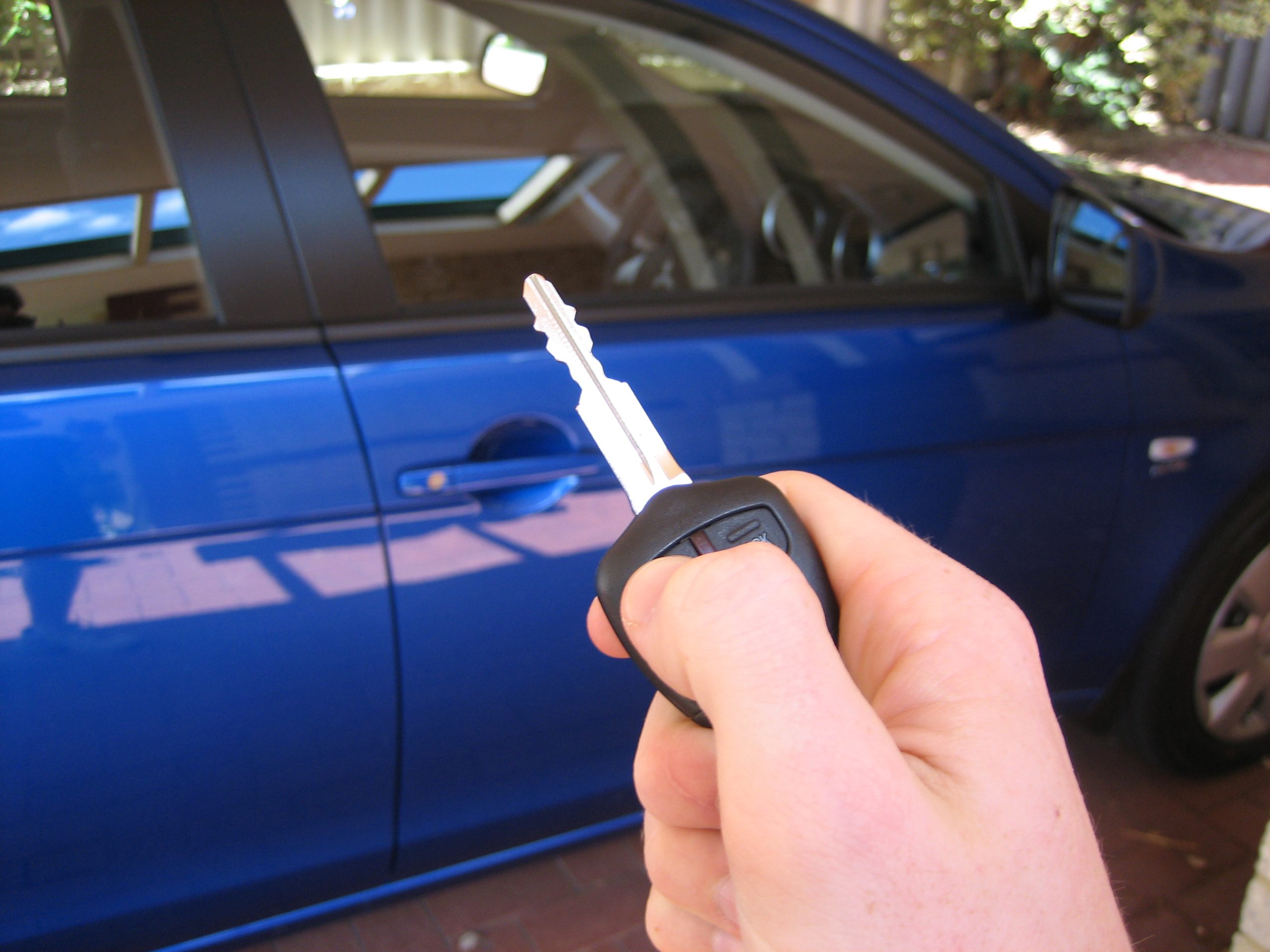Guides on automotive door lock maintenance