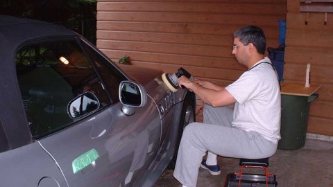 Making you car look brand new-car polishing