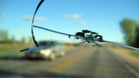The dos and don’ts regarding a cracked windshield