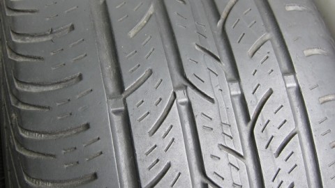 Tire wear visual indicator: tire wear bars