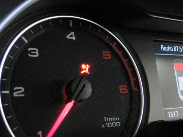 What does the SRS (Supplement Restraint System) warning light tell you?
